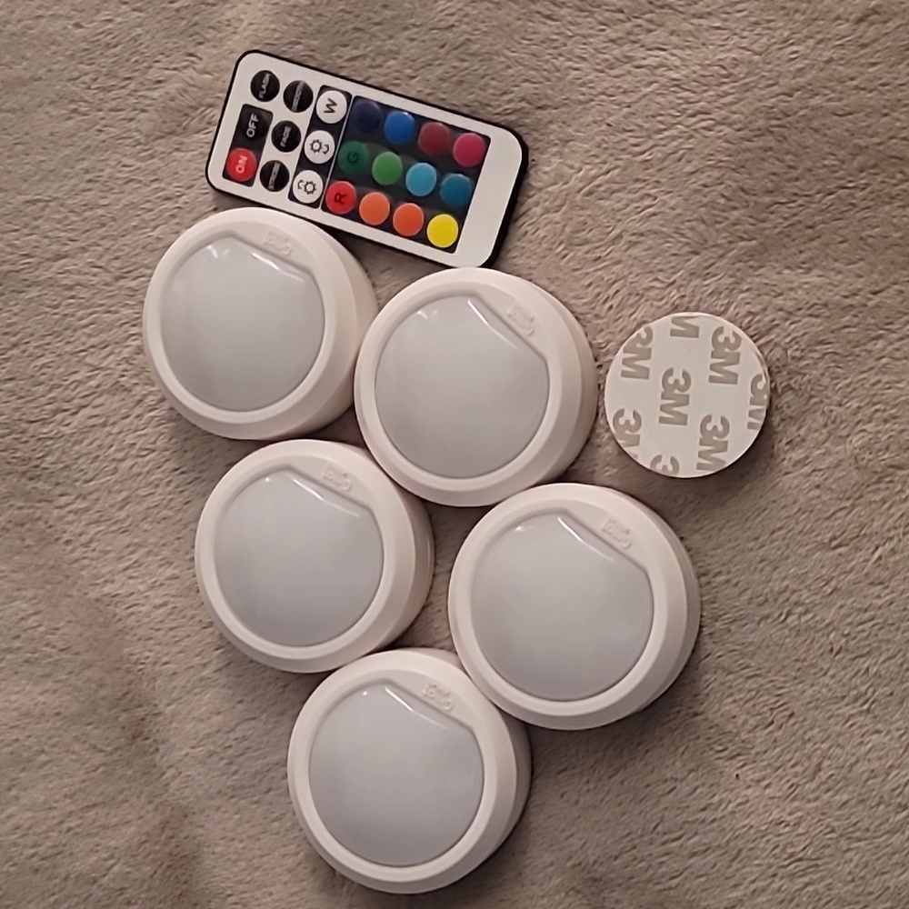 Color Changing Puck Light Set w/Remote